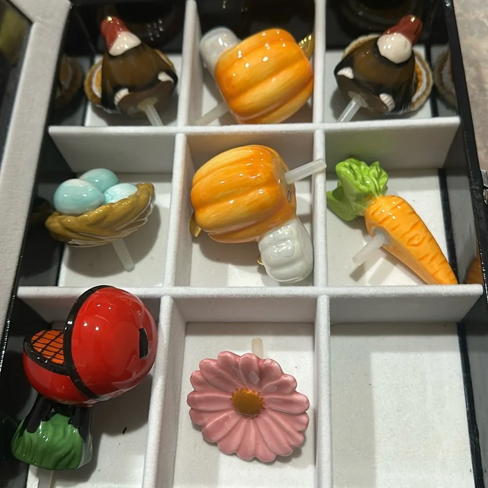 Nora Fleming 8 minis - Picture 1 of 4